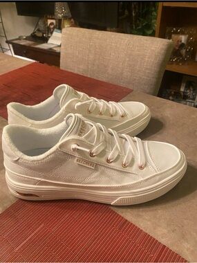 Women’s Skechers ‘Meet Ya There’ Athletic Shoes Size 9